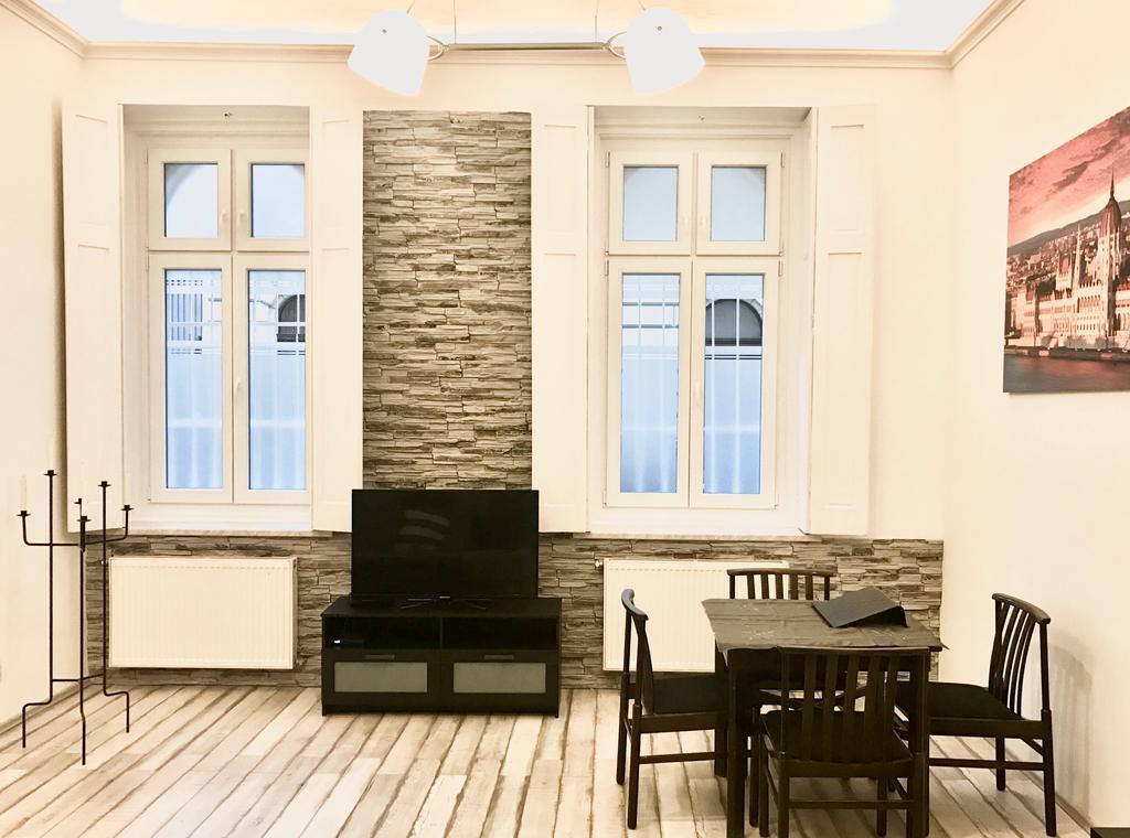 Homelike Luxury Flat On Gyulai Pal Budapest Eksteriør billede